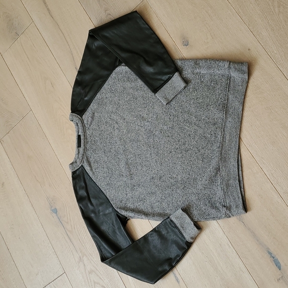 Aritzia Wilfred Free Crewneck Black Gray Sweater Faux Leather Raglan Sleeves - Picture 2 of 9